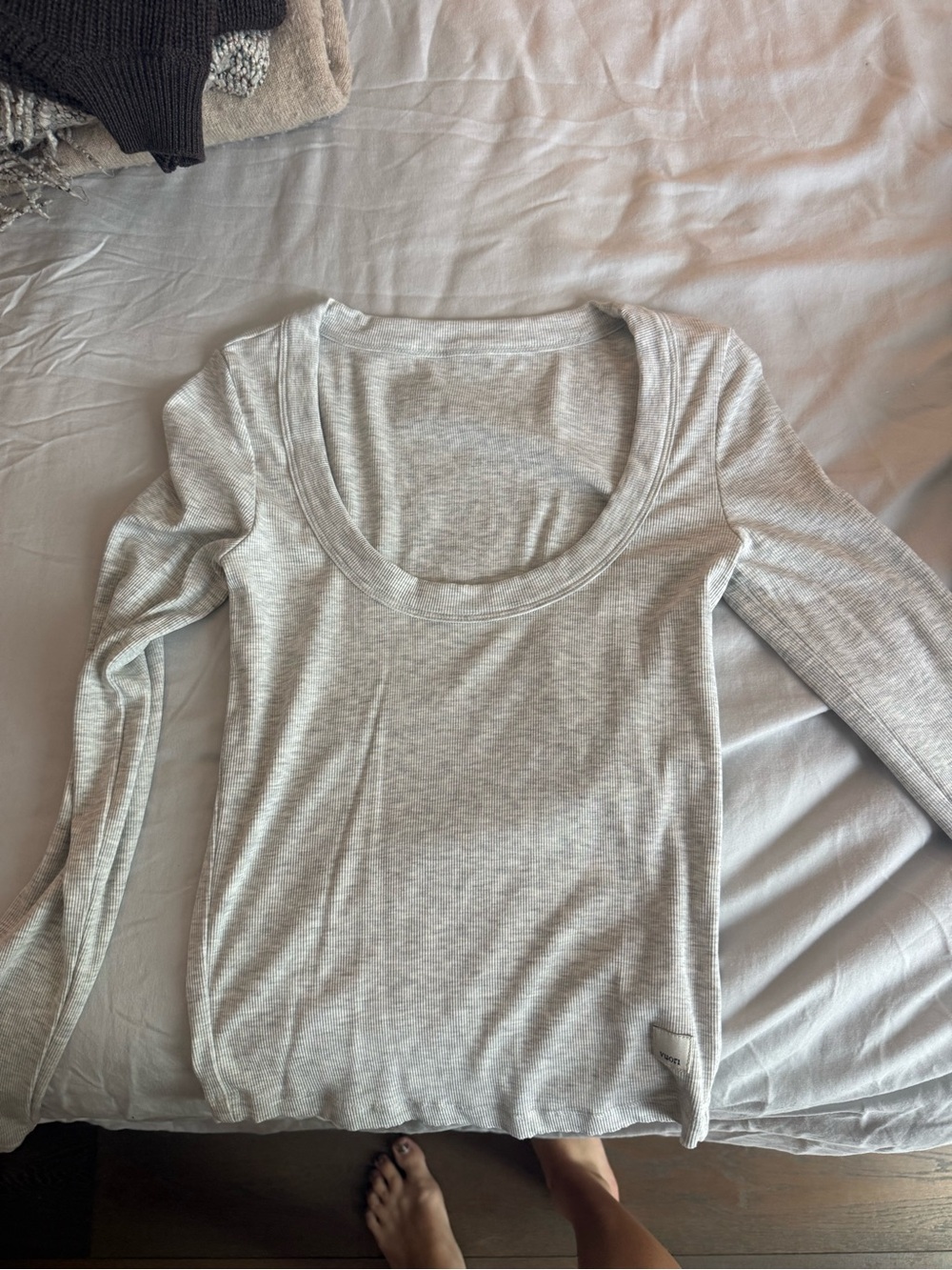 Vuori long sleeve grey top (XS)